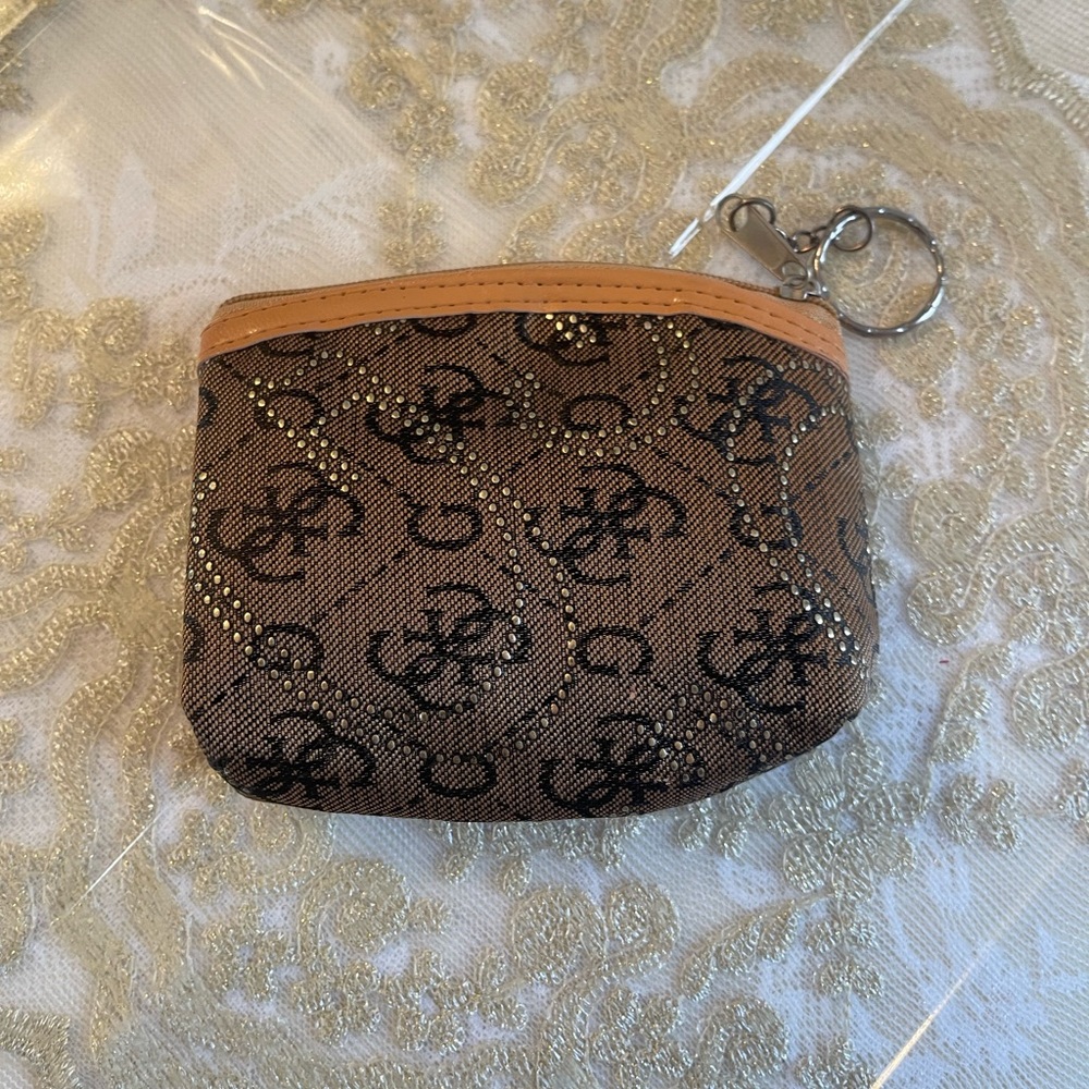 Guess coin/money pouch